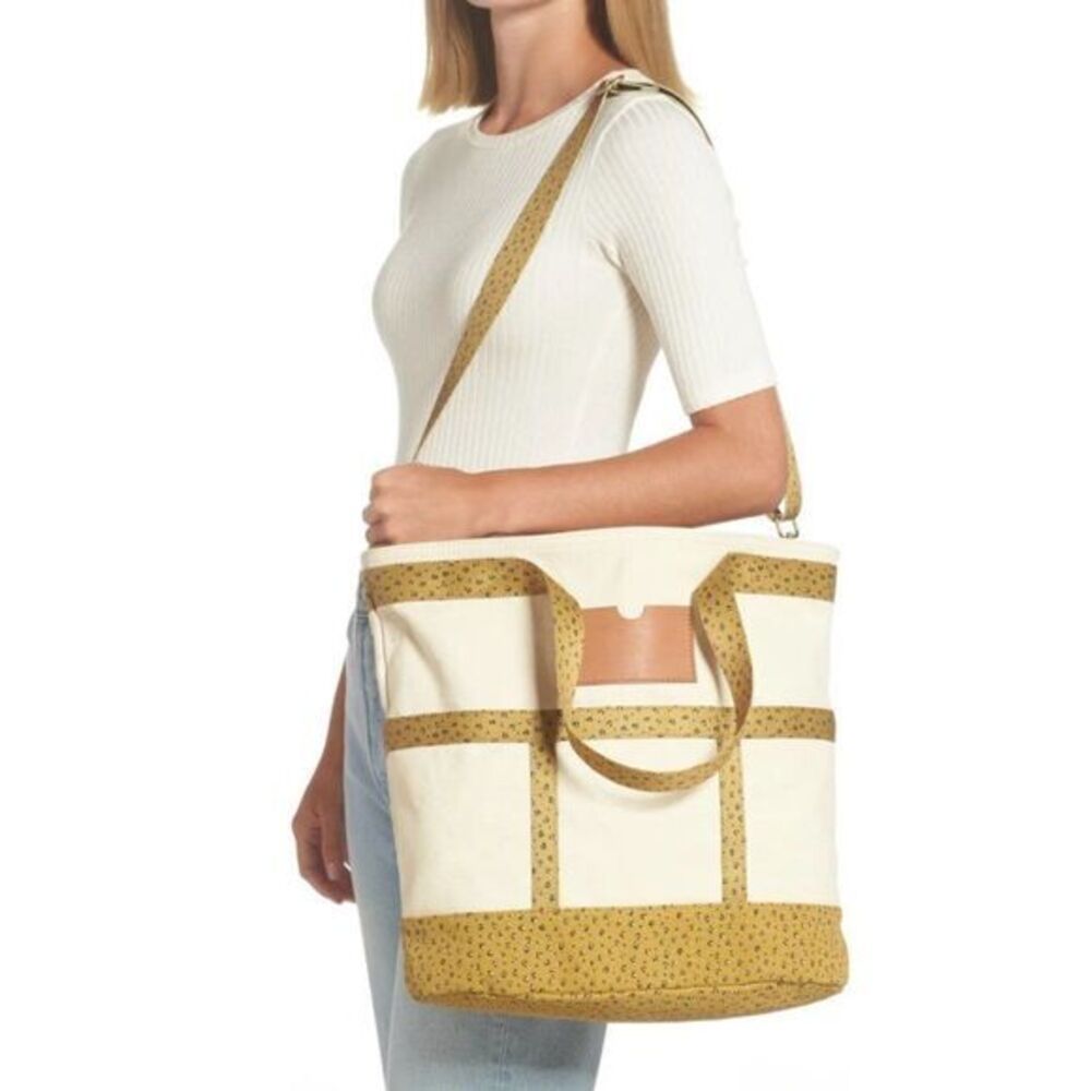Madewell Canvas Camden Tote Bag in Mini Leopard - Picture 2 of 16